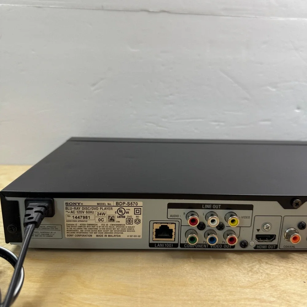 Sony BDP-S570 Blu-ray Disc Player 3D Built-in Wi-Fi WLAN Black with Remote